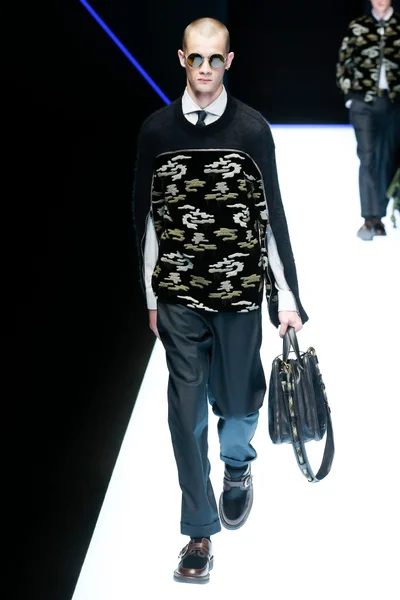 Look 18